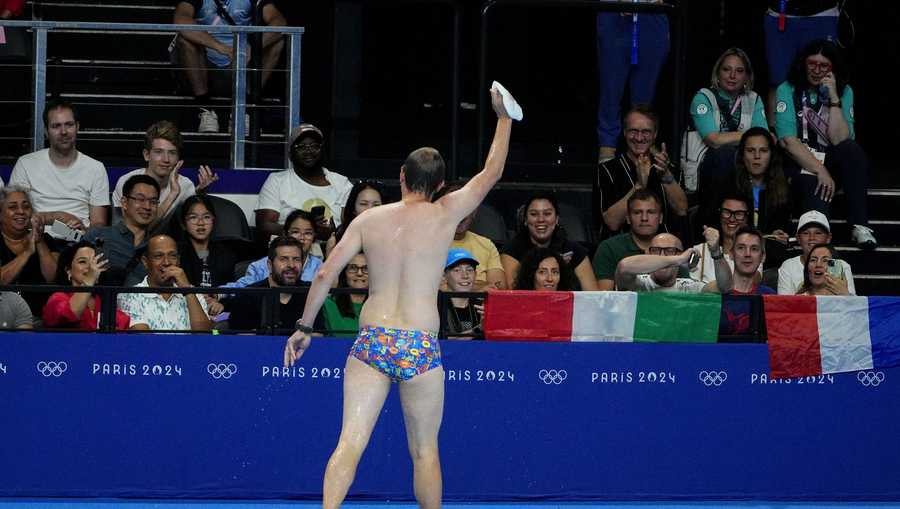 The crowd cheers for a man who retrieved Emma Weber’s (USA) swim cap from the pool during the women’s 100-meter breaststroke prelim heats at Paris La Défense Arena.